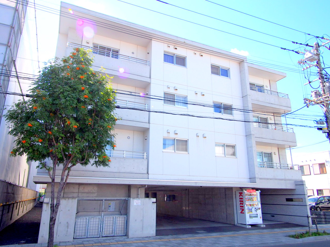 建物外観　インターネット無料採用の２ＬＤＫマンションです♪