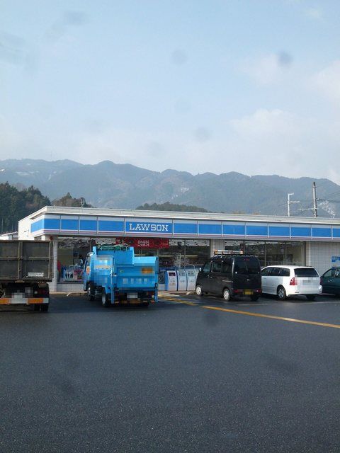 コンビニ　コンビニ（コンビニ）まで560m