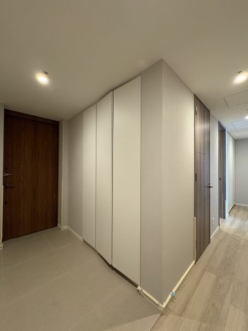 玄関　※写真は同タイプ住戸です。