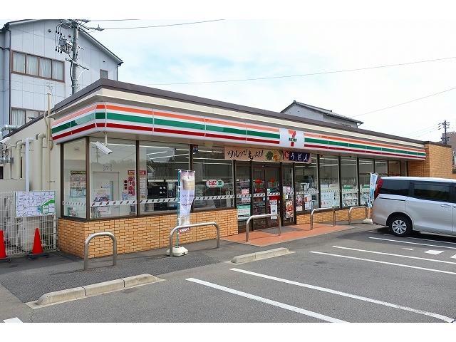 コンビニ　セブンイレブン（コンビニ）まで950m