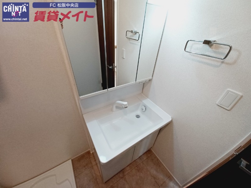 洗面設備　同型参考写真