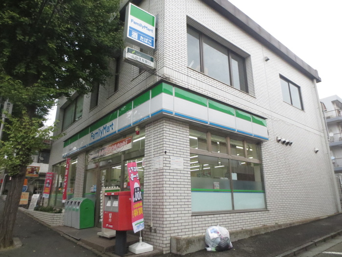 コンビニ　ファミリーマート（コンビニ）まで374m
