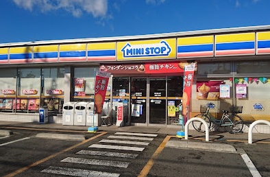 コンビニ　ミニストップ（コンビニ）まで1061m