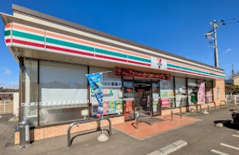 コンビニ　セブンイレブン（コンビニ）まで756m