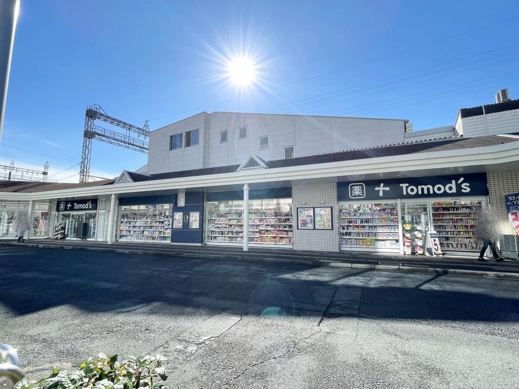 ドラックストア　トモズ西所沢店（ドラッグストア）まで370m