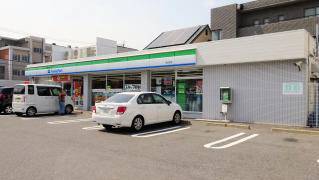 大学・短大　ファミリーマート 辰巳町店（大学・短大）まで400m