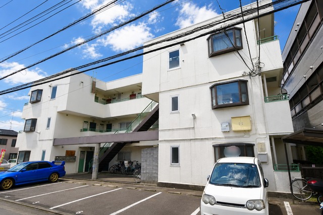 建物外観　～住環境良好ですっ～