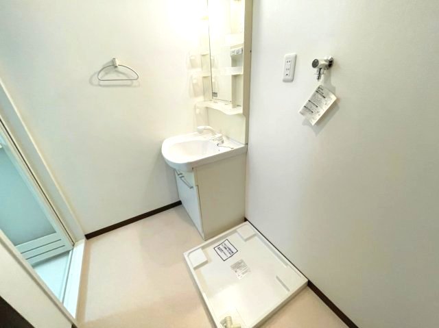 洗面設備　イメージとして同建物他部屋を表示しています