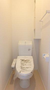 トイレ　ウォシュレット付は嬉しいですね♪