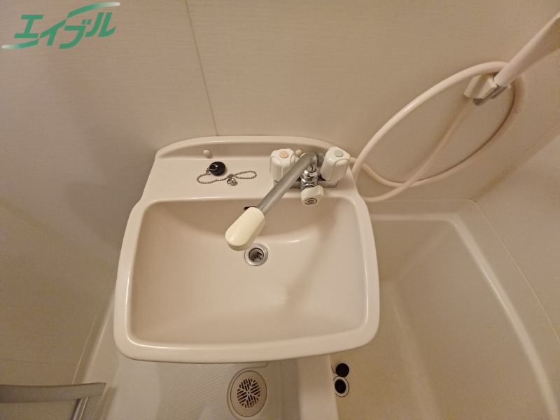 洗面設備　別部屋参考写真です