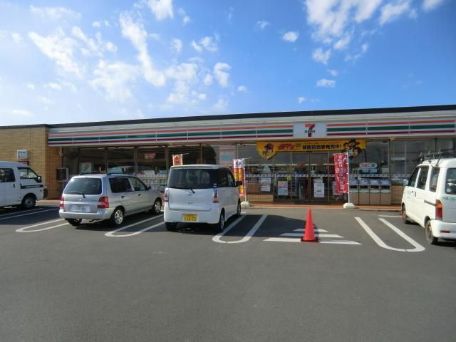 コンビニ　セブンイレブン（コンビニ）まで680m