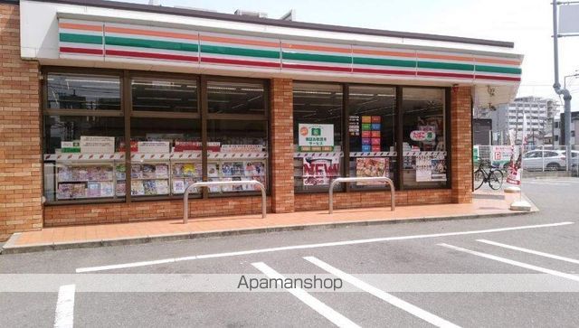 コンビニ　セブンイレブン（コンビニ）まで257m