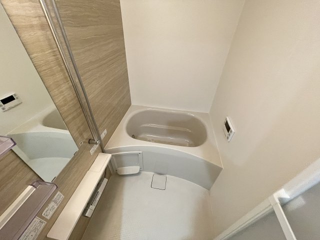 バス・シャワールーム　コンパクトで使いやすいお風呂です