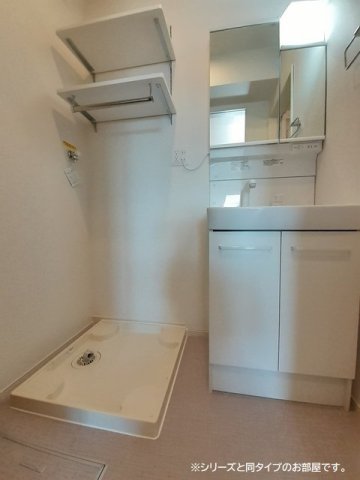 洗面設備　使いやすい洗面所です
