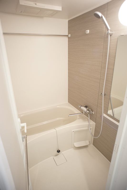 バス・シャワールーム　※同タイプの別のお部屋です。