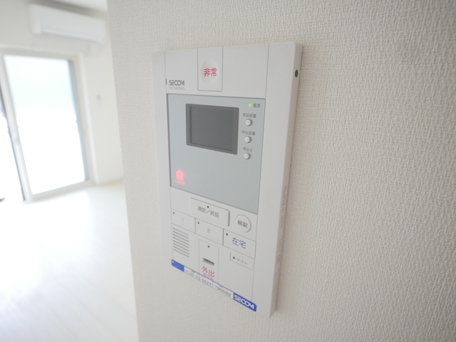 セキュリティ　★モニター付きインターホンで不意な来客も安心です★