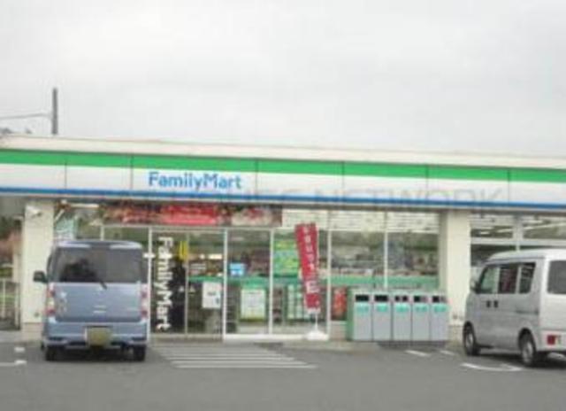 コンビニ　ファミリーマート大和上草柳店（コンビニ）まで477m