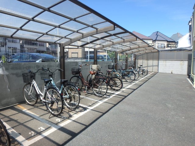 その他共有部分　屋根付き駐輪スペースです