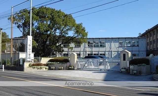 小学校　中山小学校（小学校）まで1700m