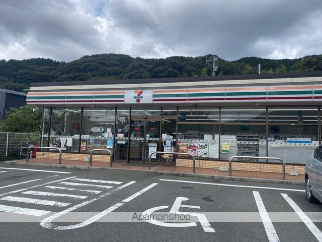 コンビニ　★セブンイレブン（コンビニ）まで689m