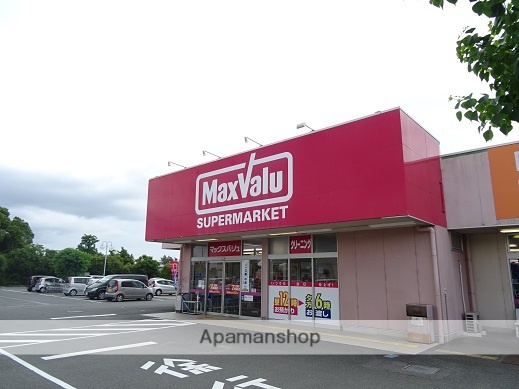 コンビニ　ファミリーマート（コンビニ）まで748m