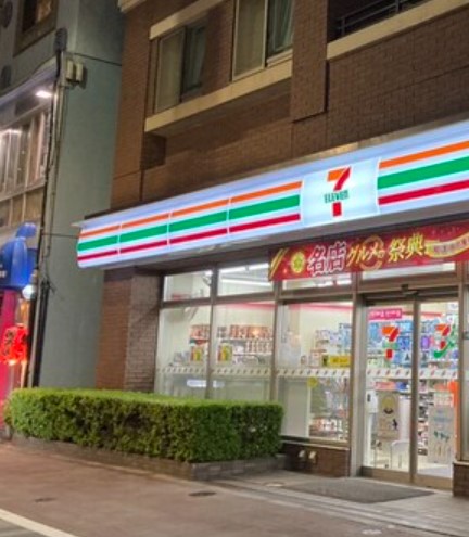 コンビニ　セブンイレブン白金台駅前店（コンビニ）まで150m