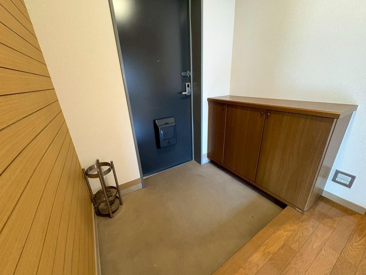 玄関　シューズボックス付きの玄関です(別室参考写真)