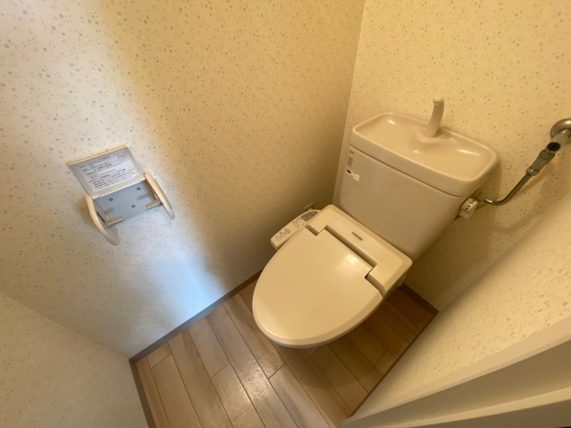 トイレ　こちらはトイレです。清潔感があり、安心して使用できます。