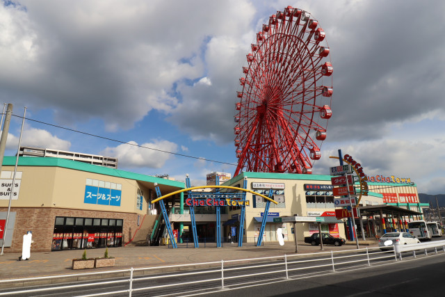 ショッピングセンター　チャチャタウン小倉（ショッピングセンター）まで400m