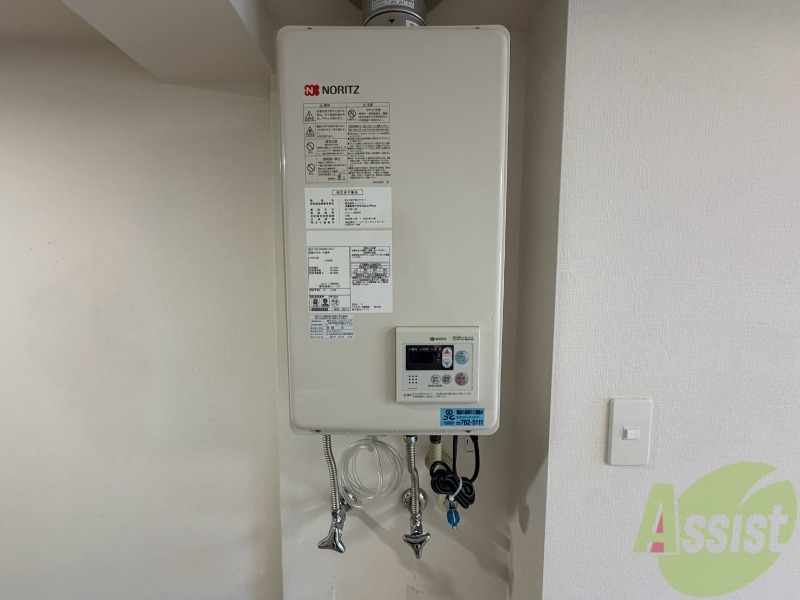 その他設備　給湯器です。操作しやすいパネルになってます。