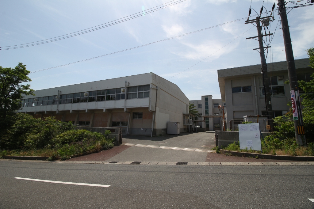 中学校　下関市立向洋中学校（中学校）まで610m