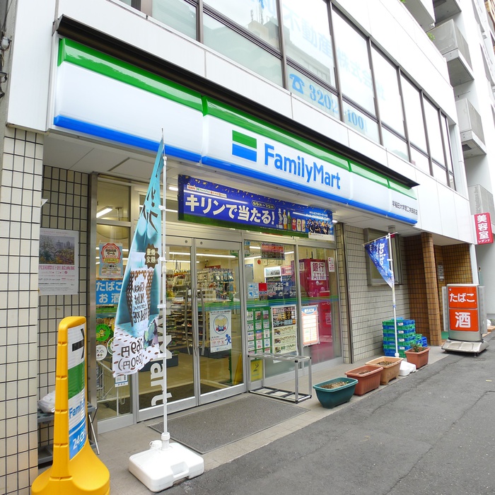 コンビニ　ファミリーマート（コンビニ）まで296m