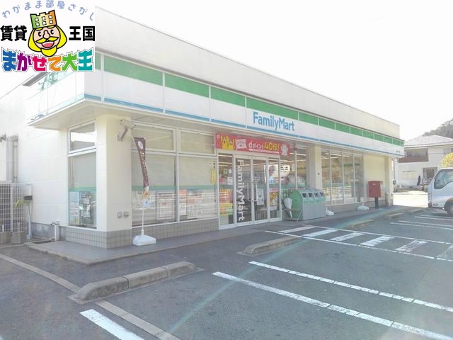 コンビニ　ファミリーマート長崎小江原店（コンビニ）まで665m