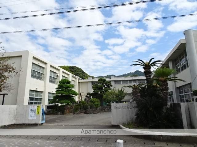 小学校　岡部小学校（小学校）まで1085m