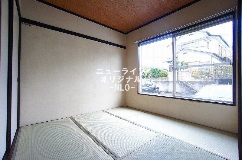 その他部屋・スペース　和室4.5帖。い草の香りが落ち着く、畳のくつろぎの空間