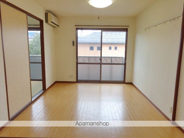 ルミエールライフD棟の居間写真