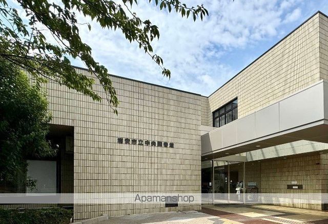 図書館　浦安市立中央図書館（図書館）まで1063m