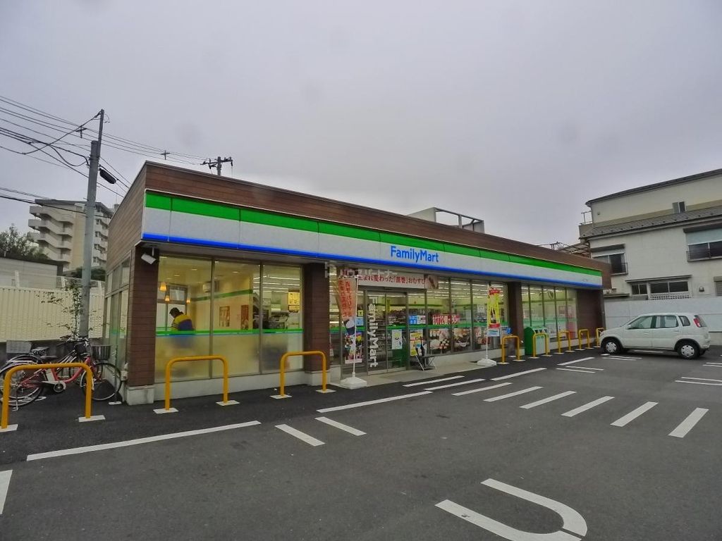 コンビニ　ファミリーマート江北二丁目店（コンビニ）まで290m