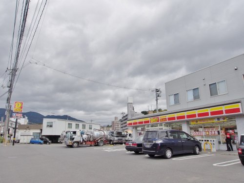 コンビニ　デイリーヤマザキ 広島梅林店（コンビニ）まで554m