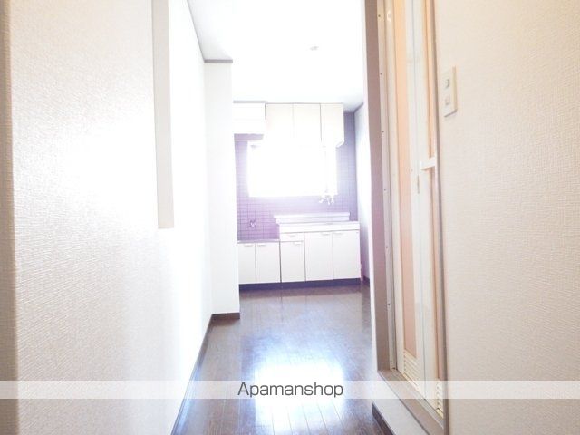 エリーナハイツ西新南IIの居間写真