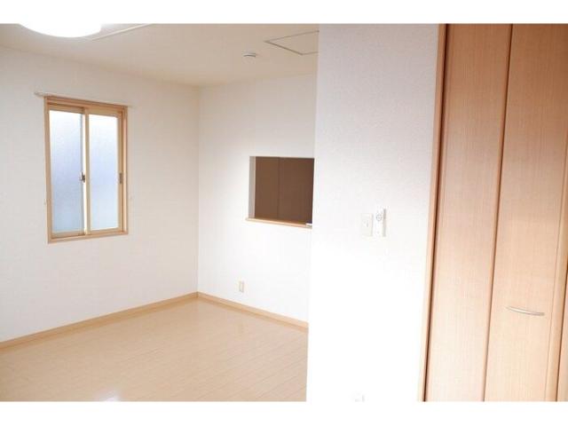 地下鉄東山線 藤が丘駅 徒歩14分 2階建 築22年の居間写真