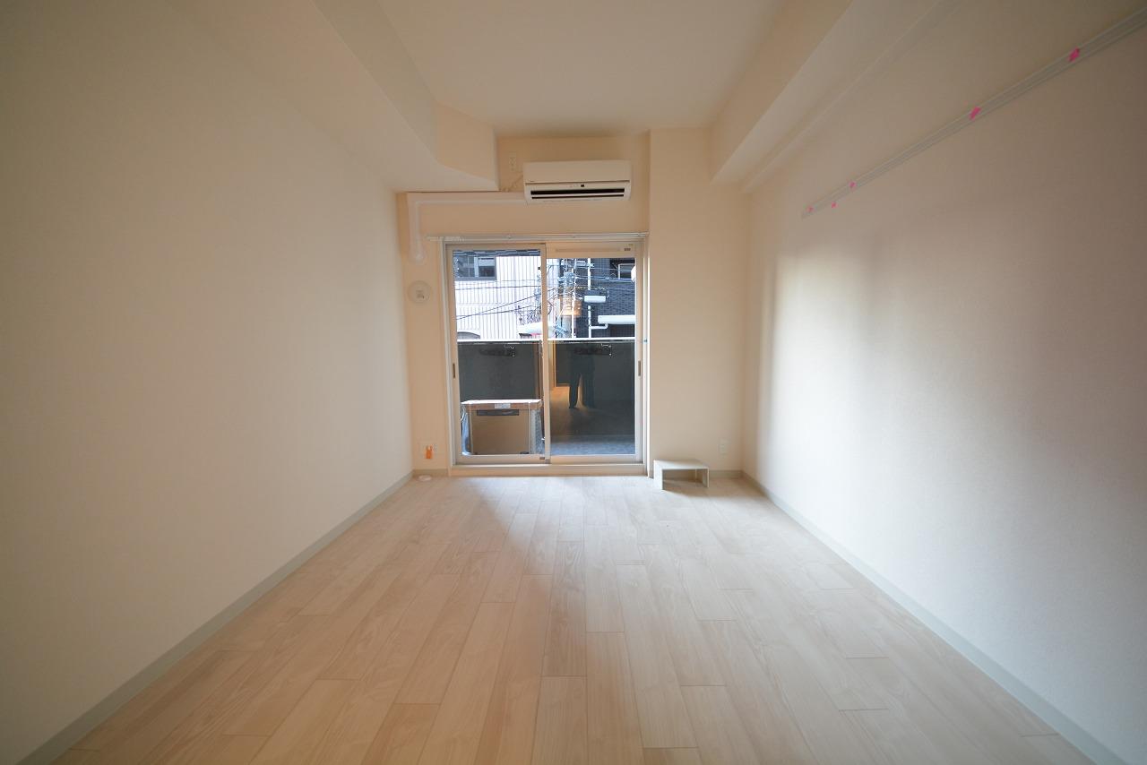 プレサンス松屋町駅前の居間写真
