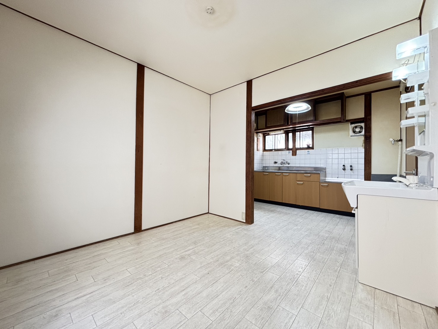 舞子坂3丁目戸建の居間写真