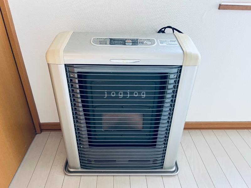 その他設備　冬はあったか石油ストーブです。