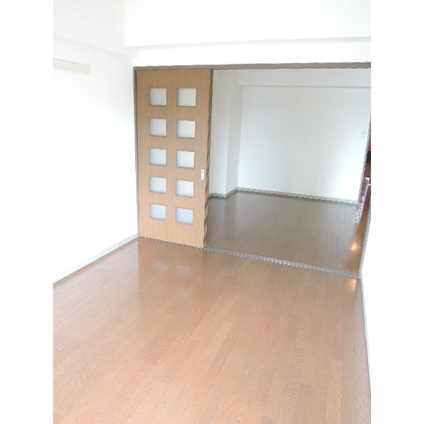 コンフォール橘の居間写真