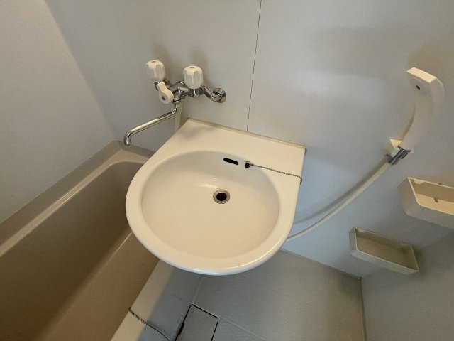 洗面設備　浴室内に洗面台付き！