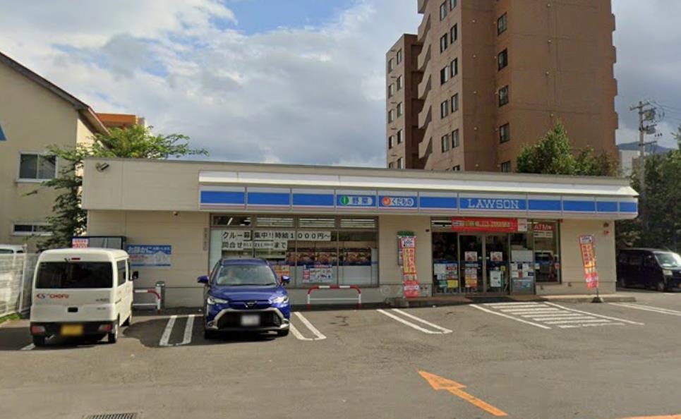 コンビニ　ローソン札幌南11西11丁目店（コンビニ）まで338m