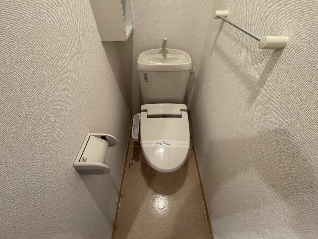 トイレ　同物件別部屋写真