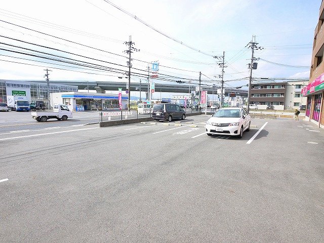 駐車場　車をお持ちの方に嬉しい駐車場付き