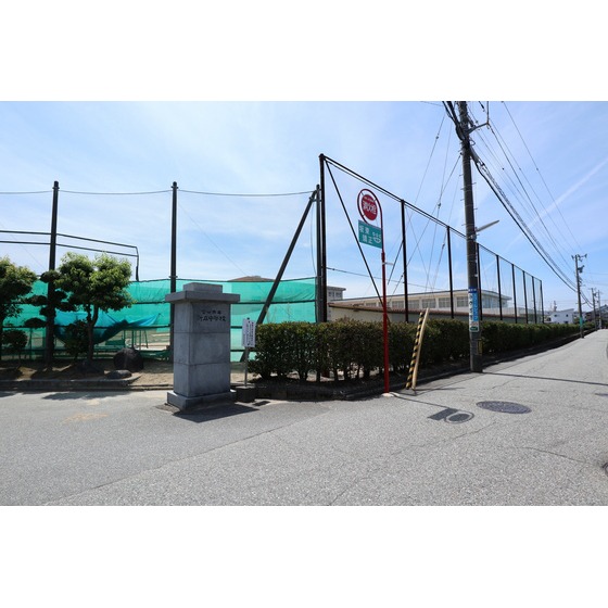 中学校　新庄中学校（中学校）まで3300m